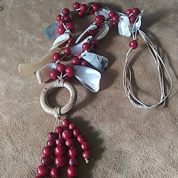 Red Shell Necklace - Picture 2 of 4